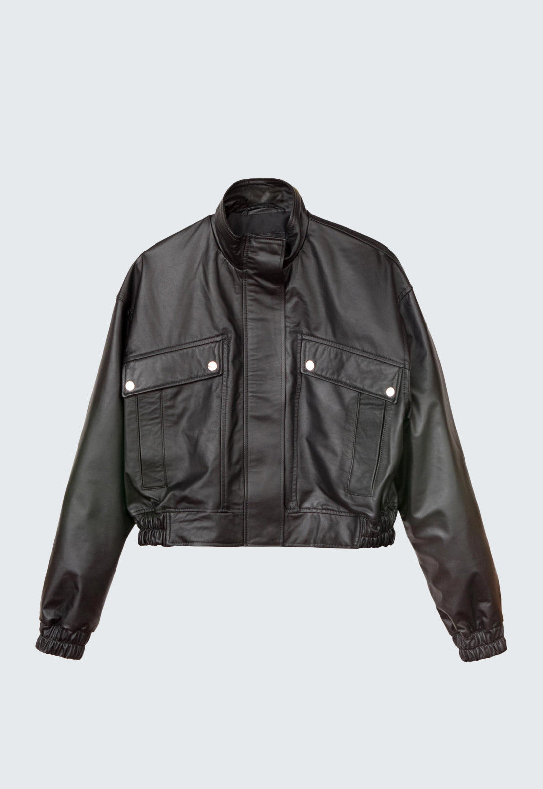 Chaqueta de cuero hombre negra, inspiración contemporánea con detalles metálicos